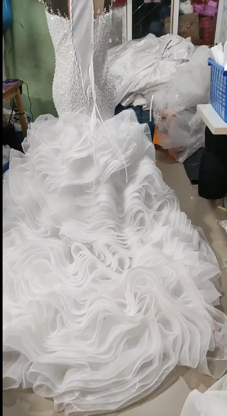 ที่กําหนดเองสไตล์ใหม่ Shinny Full ลูกปัดชุดแต่งงาน Sweep Train Vestidos De Novia Organza ชั้น Ruffles Mermaid Brid