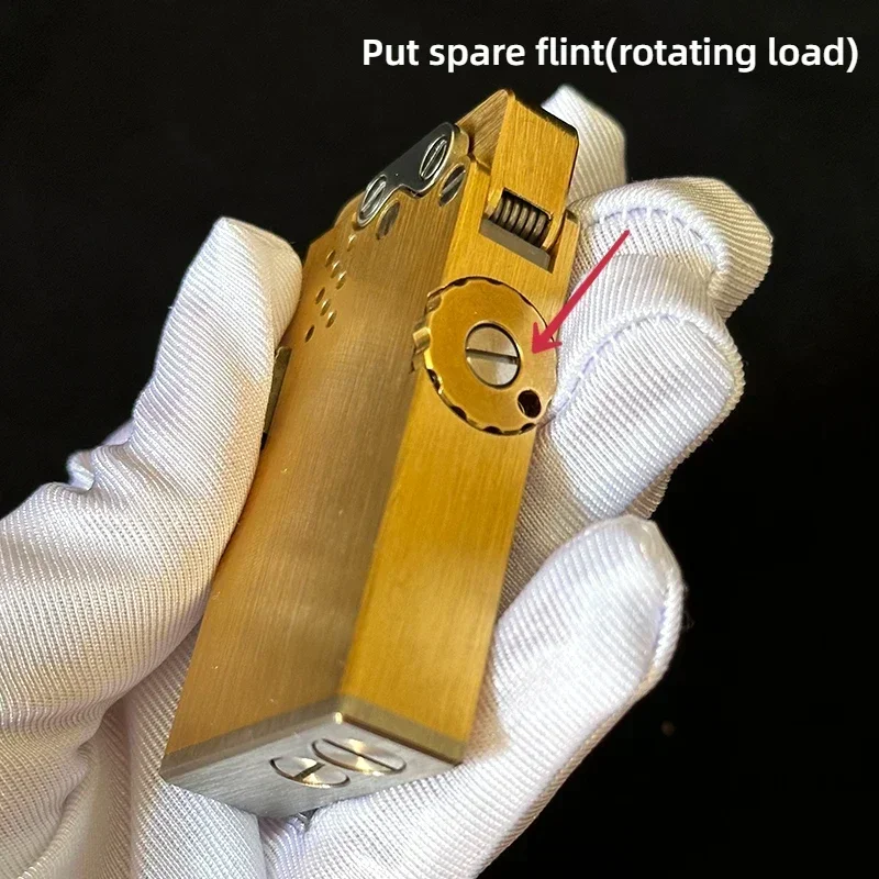 ولاعة زيت الصبار المدرعة الميكانيكية، ولاعة عتيقة مقاومة للرياح منقوشة بالنحاس، مجموعة هدايا للرجال