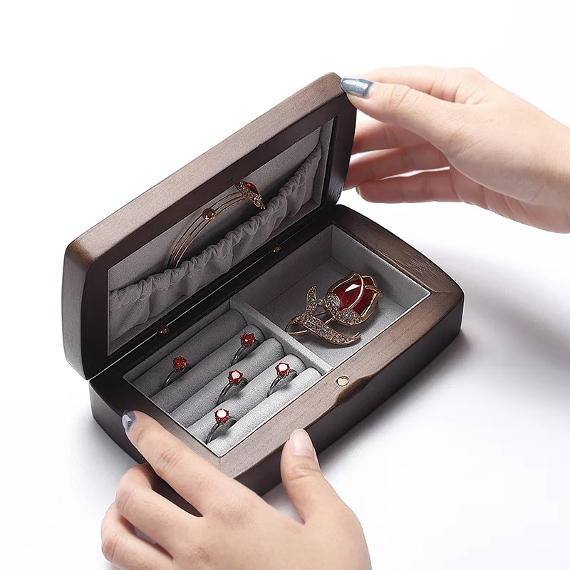 

Hongtai solid wood jewelry box retro small set ring bracelet earrings jewelry three gold storage jewelry box