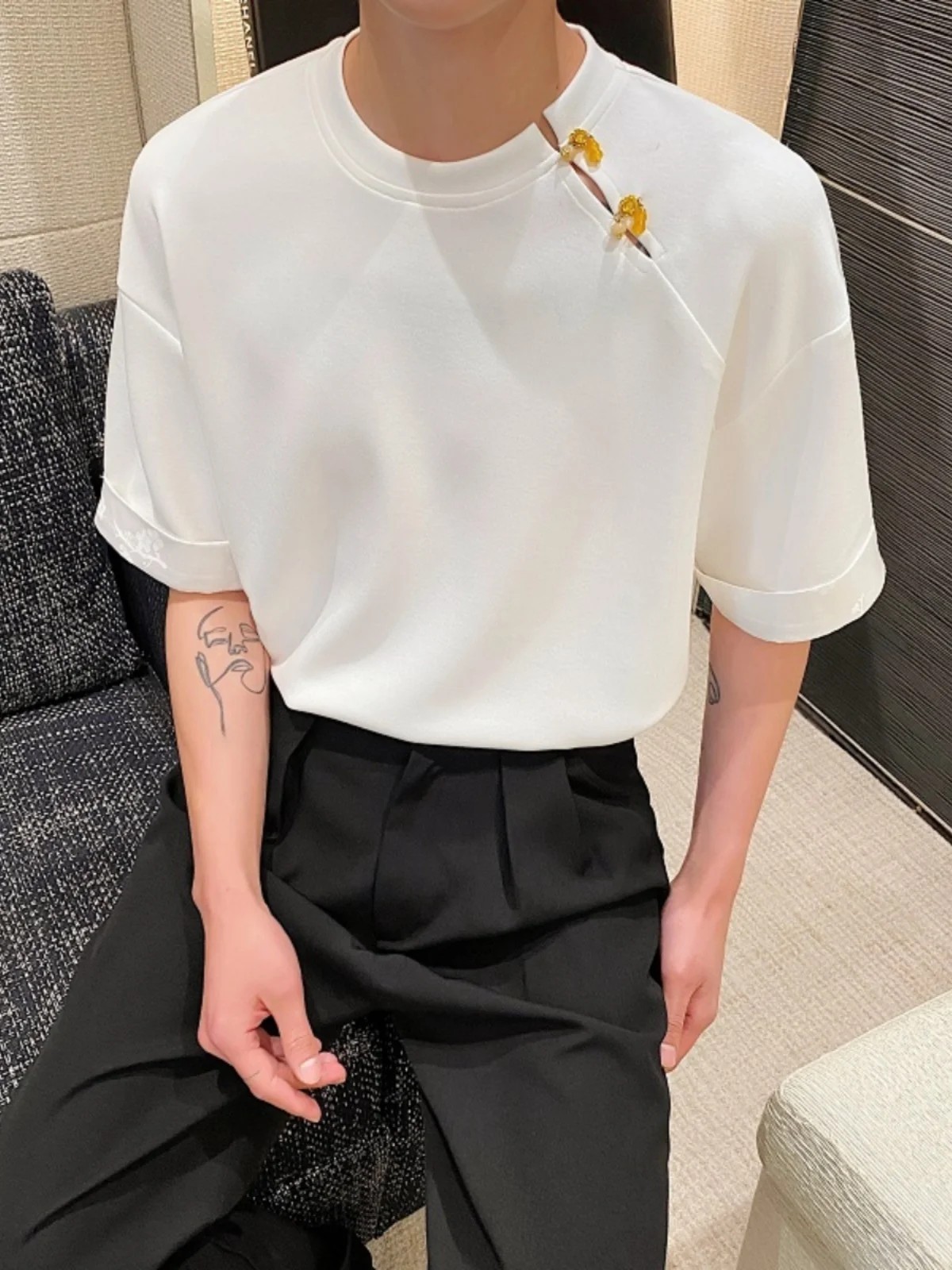 

New Chinese Sle Summer Embroidered ort Sve round Ne T-irt ex Retro National Zen Spirit Loose Fit Youth Faion