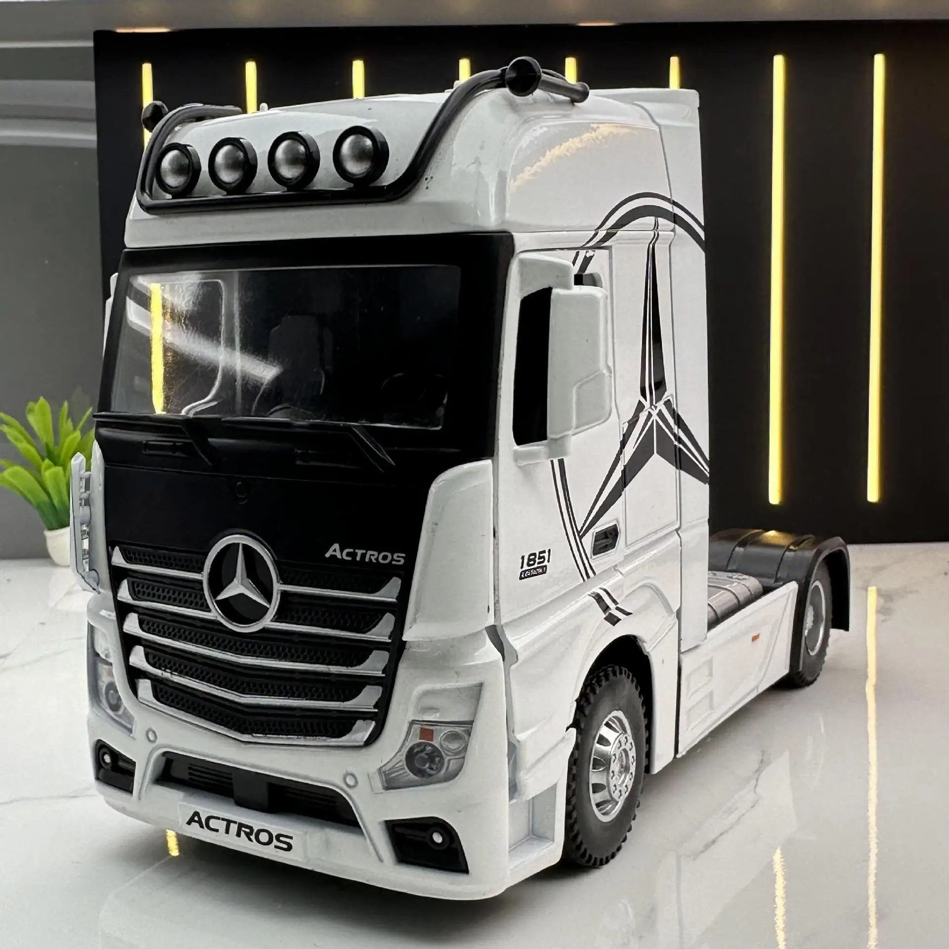 

1:36 Mercedes-Benz ACTROS truck Simulation Diecast Metal Alloy Model car Sound Light Pull Back Collection Kids Toy Gifts A561