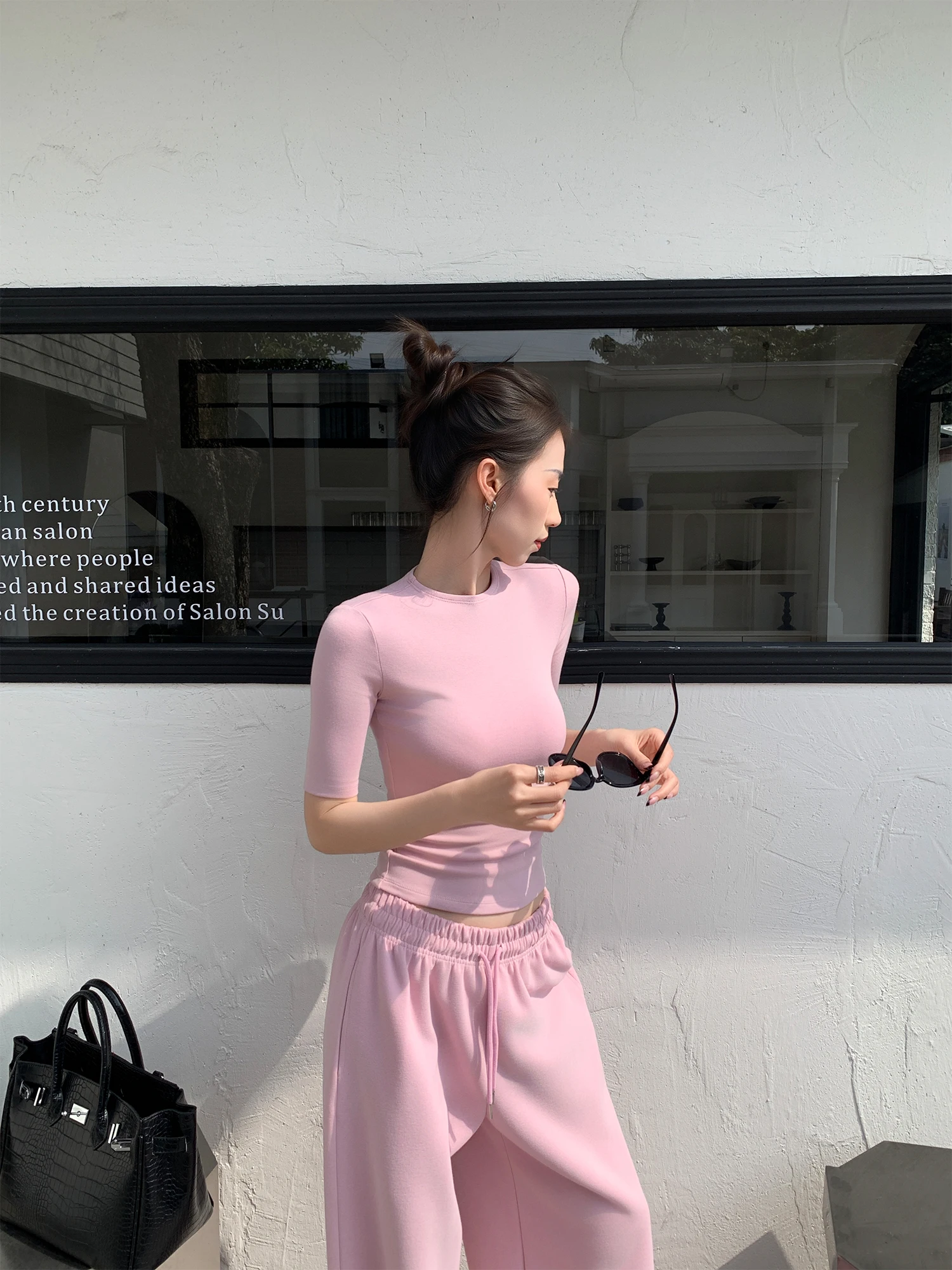 

Женская футболка Noumici Sexy ort Sve: базовая, повседневная, эластичная, приятная к телу, дышащая, розового цвета, укороченная