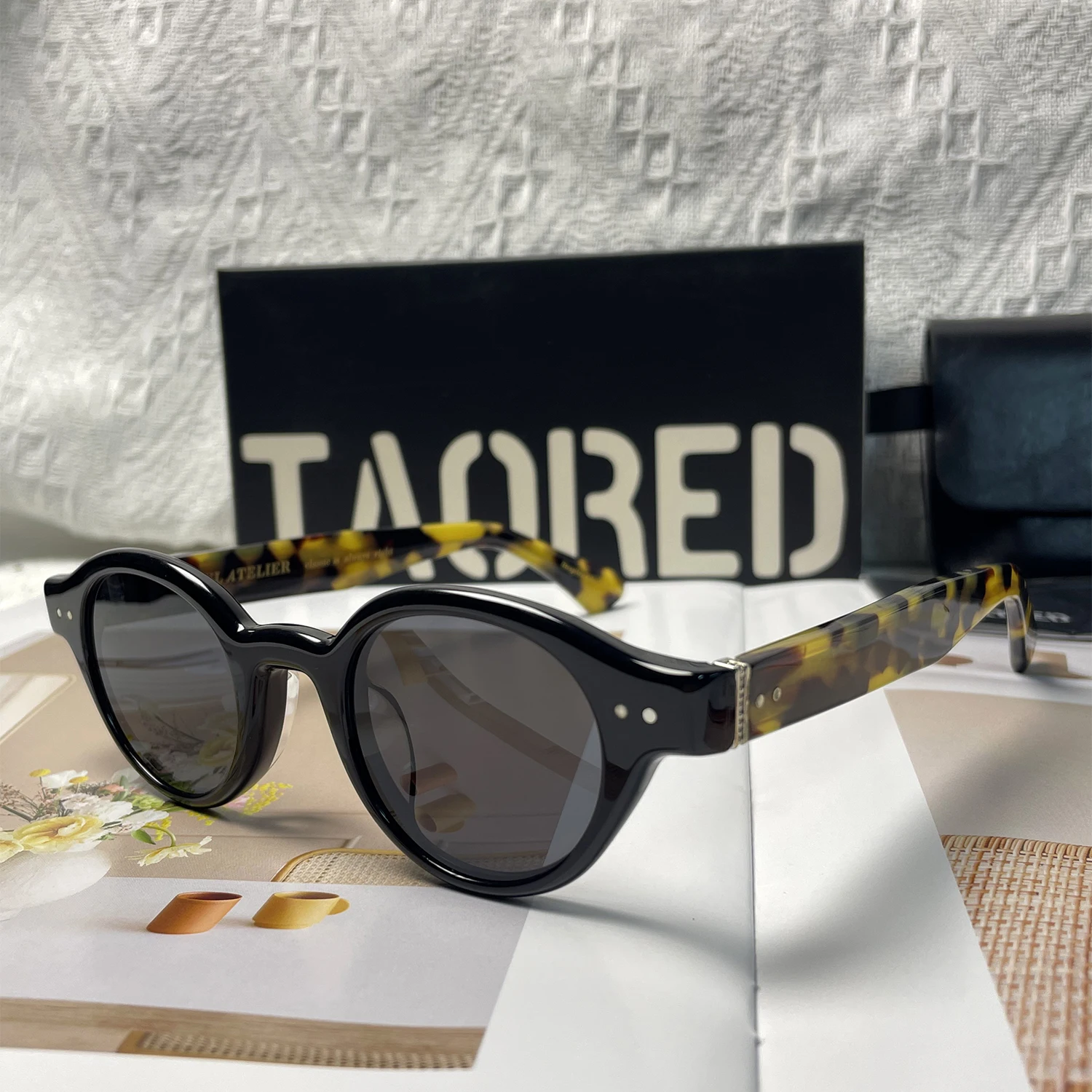 

2025 New Japanese Handmade Acetate Frame Luxury Sunglasses with Case for Women and Men Designer Fashionable UV400 Sunglasses