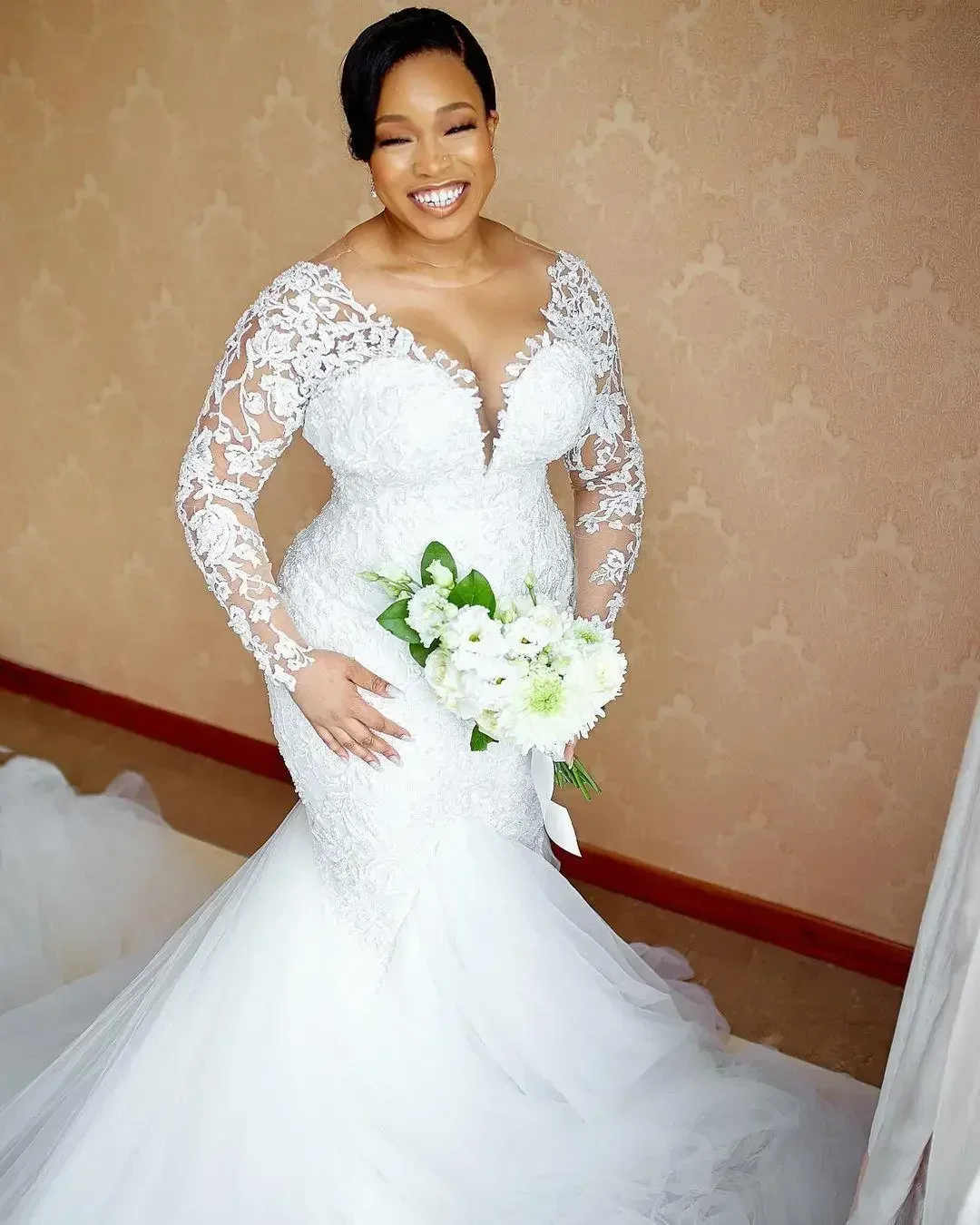 فساتين زفاف دانتيل مقاس كبير مخصصة عربية Aso Ebi بأكمام طويلة زي العرائس رقبة شفافة وسحاب خلفي سويب تراين مقاس كبير Mar