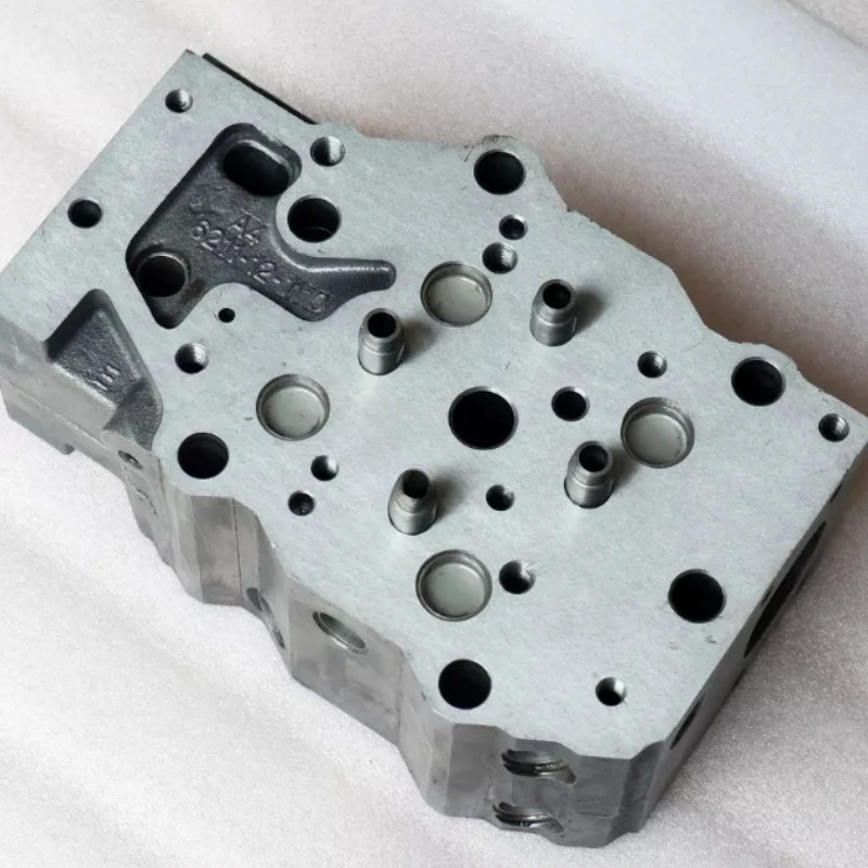Supply of QST30 spare parts cylinder head assembly 3093478/4068673/3094189/3092557