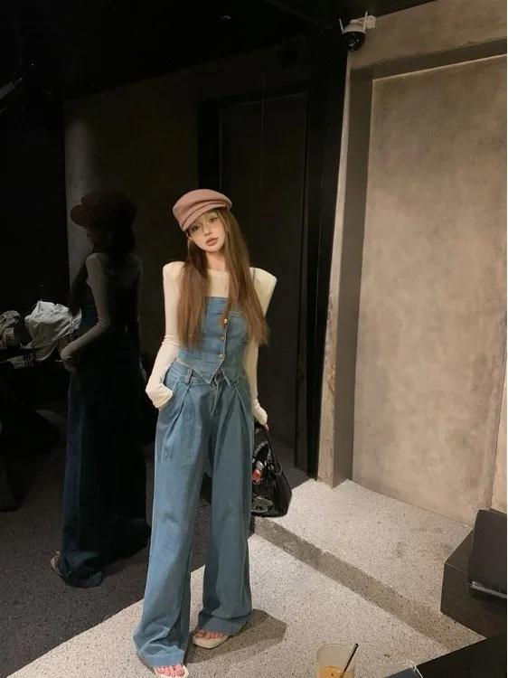 

Свободные джинсы с высокой талией и топ-майка: женский весенний комплект из двух предметов, корейский стиль, модный ансамбль для любого возраста, маленький размер