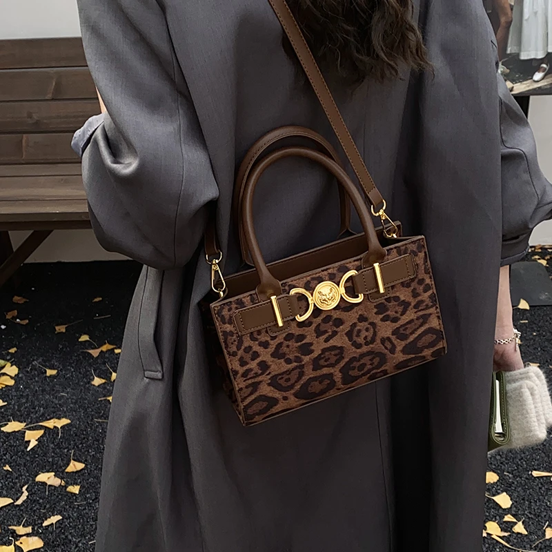 

Distinctive Woven Texture Leather Crossbody Bag An Elegant Daily Companion for City Strolls Evoking A Sense of Refined Taste