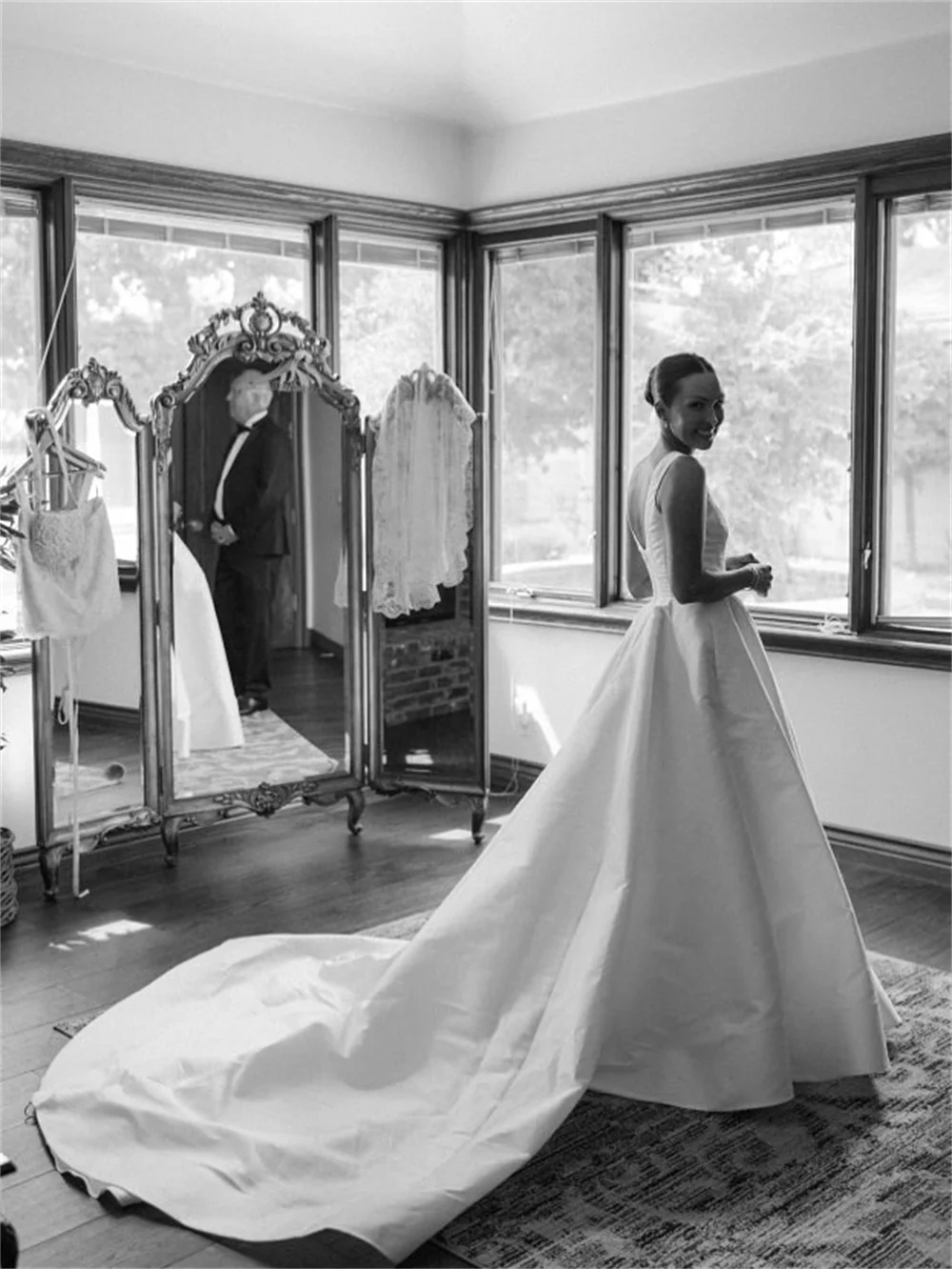 Tokyo Customized Elegant Square Collar Wedding Dresses Sleeveless Back Zip Bridal Gowns White A-Line Court Train Wedding Gowns