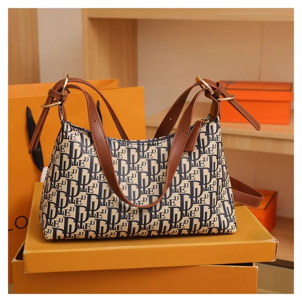 European and American women's high-end and atmospheric letter shoulder bag, fashionable and popular style crossbody bag