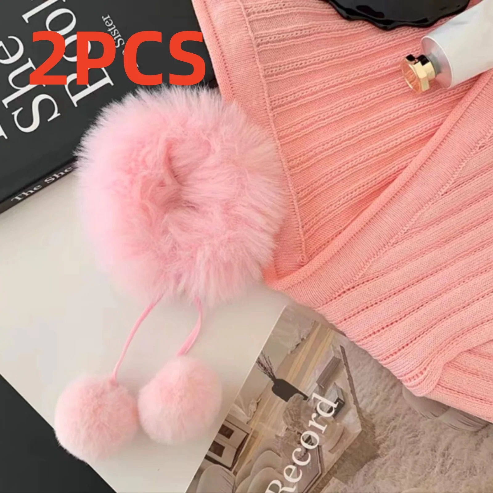 2 Stück flauschige Haarspangen mit Pompons, weiße Kunstfell-Haarnadeln für Damen, süße, trendige Haaraccessoires für Hochsteckfrisuren, modische Haarverzierung für den Winter. – Detail 4