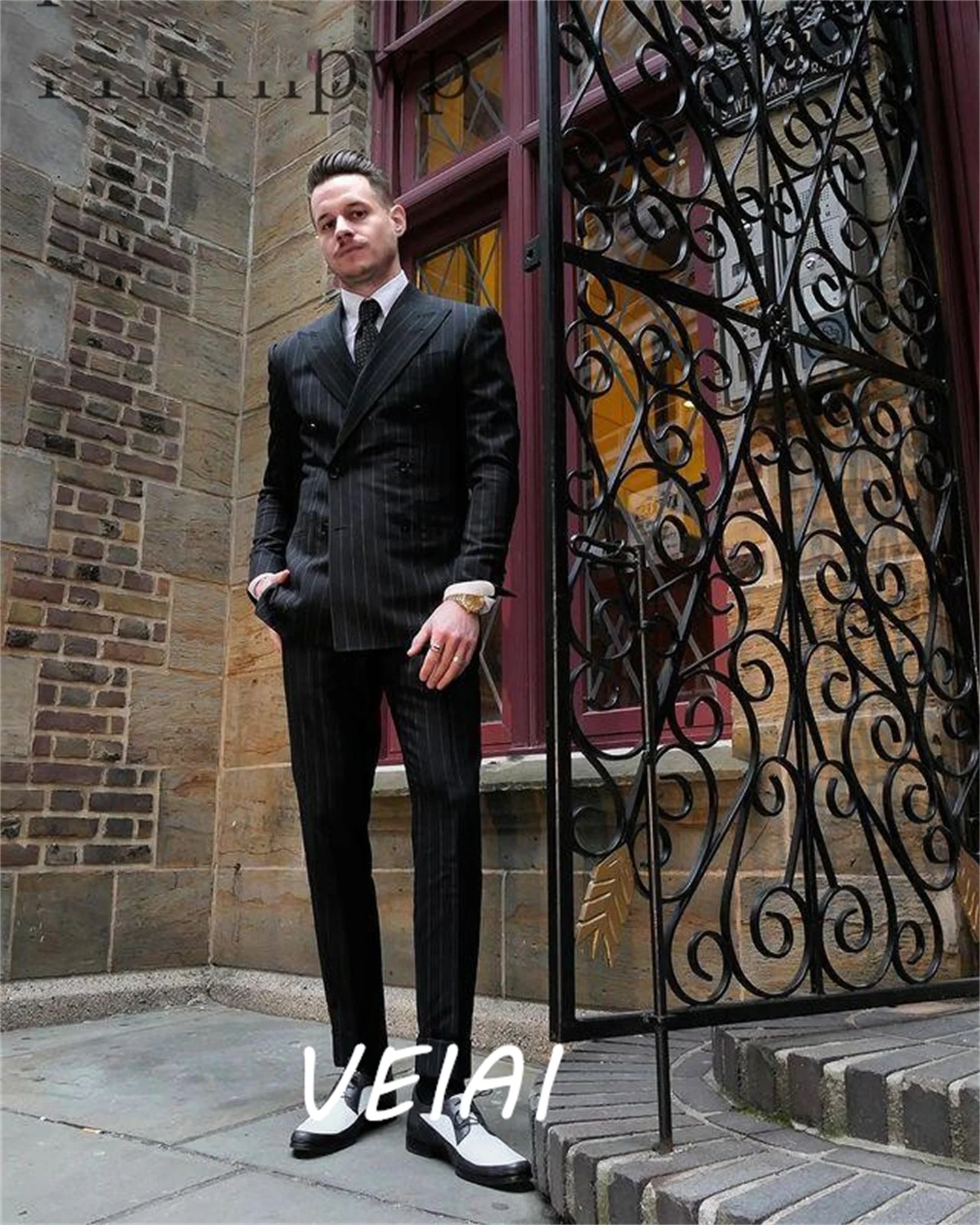 

Черные мужские костюмы в тонкую полоску по индивидуальному заказу для делового ужина, выпускного вечера, двубортный пиджак с остроконечными лацканами, смокинг, свадебная одежда для жениха