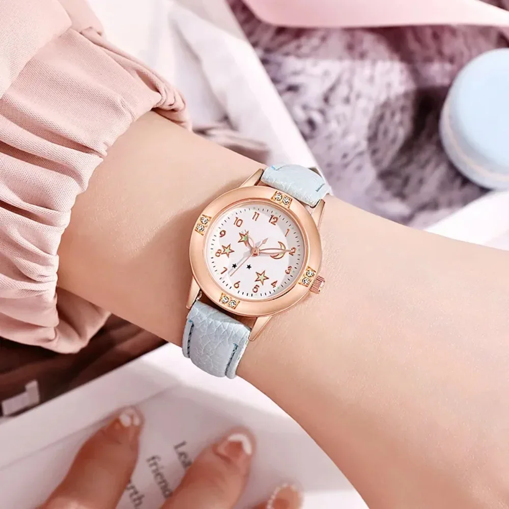 Reloj luminoso de cuero para mujer y niña, pulsera de cuarzo con forma de luna y Estrella, estilo informal