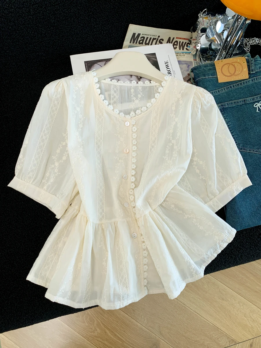 

Elegant Lace Bubble Sleeve Shirt Women's Summer 2026 Design Slimming Waistline White Top Original Design Loose Fit Short Slee...