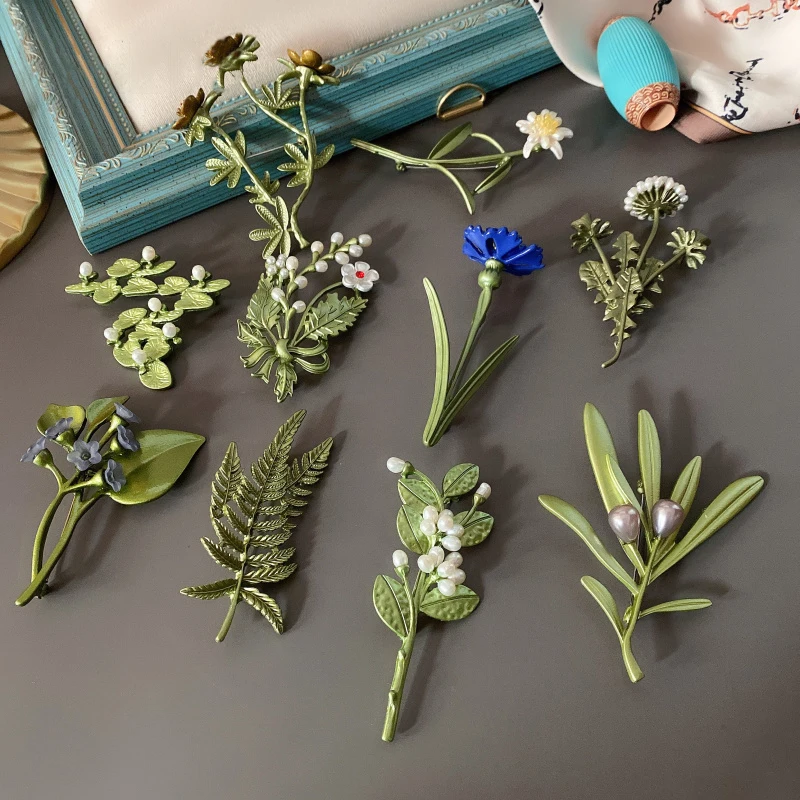 Women Vintage Flower Pearl Brooches Pins Palace Enamel Plant Brooch Pin Corsage Lady Wedding Party Elegant Badges Jewelry