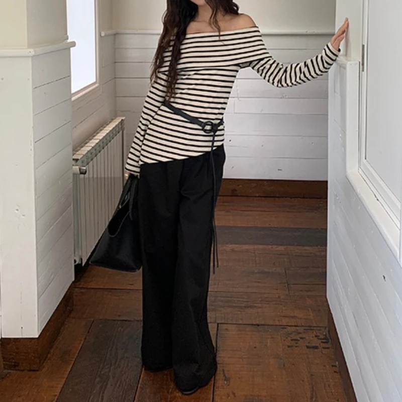

Fall 2025 Korean Age-reducing One-shoulder Striped Long-sleeved Knitwear with Belt