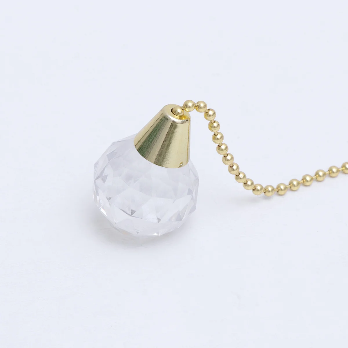 

Diamond-Shaped Golden Chain Pendant Chic Fan Lamp Ornament Luxury Chandelier Decoration for Wedding Party Banquet Home Display