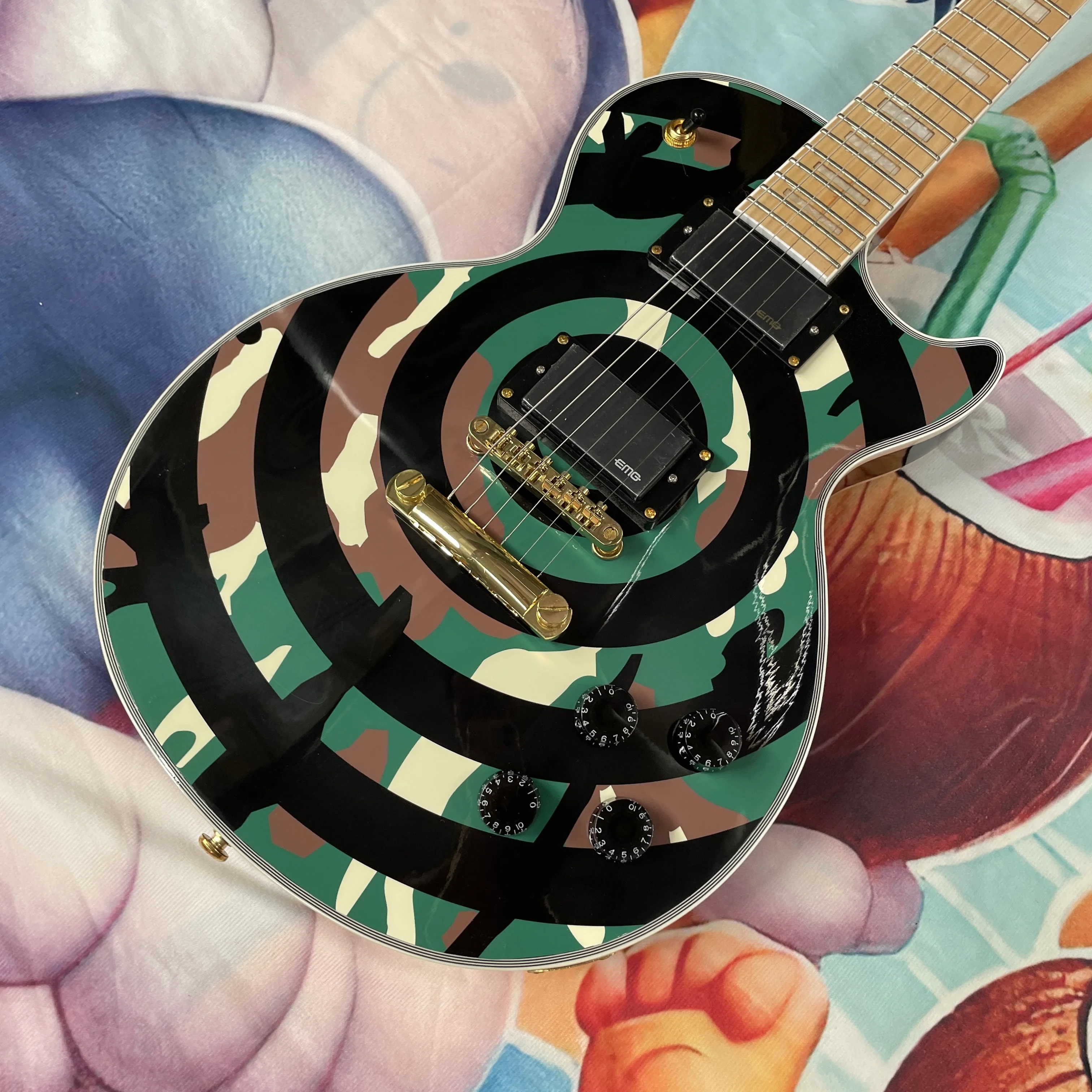 Camouflage 6-String Electric Guitar, Maple Fingerboard, Plug-In Hard Maple Neck Guitars, 22 Frets with Pearl Square Fret Markers