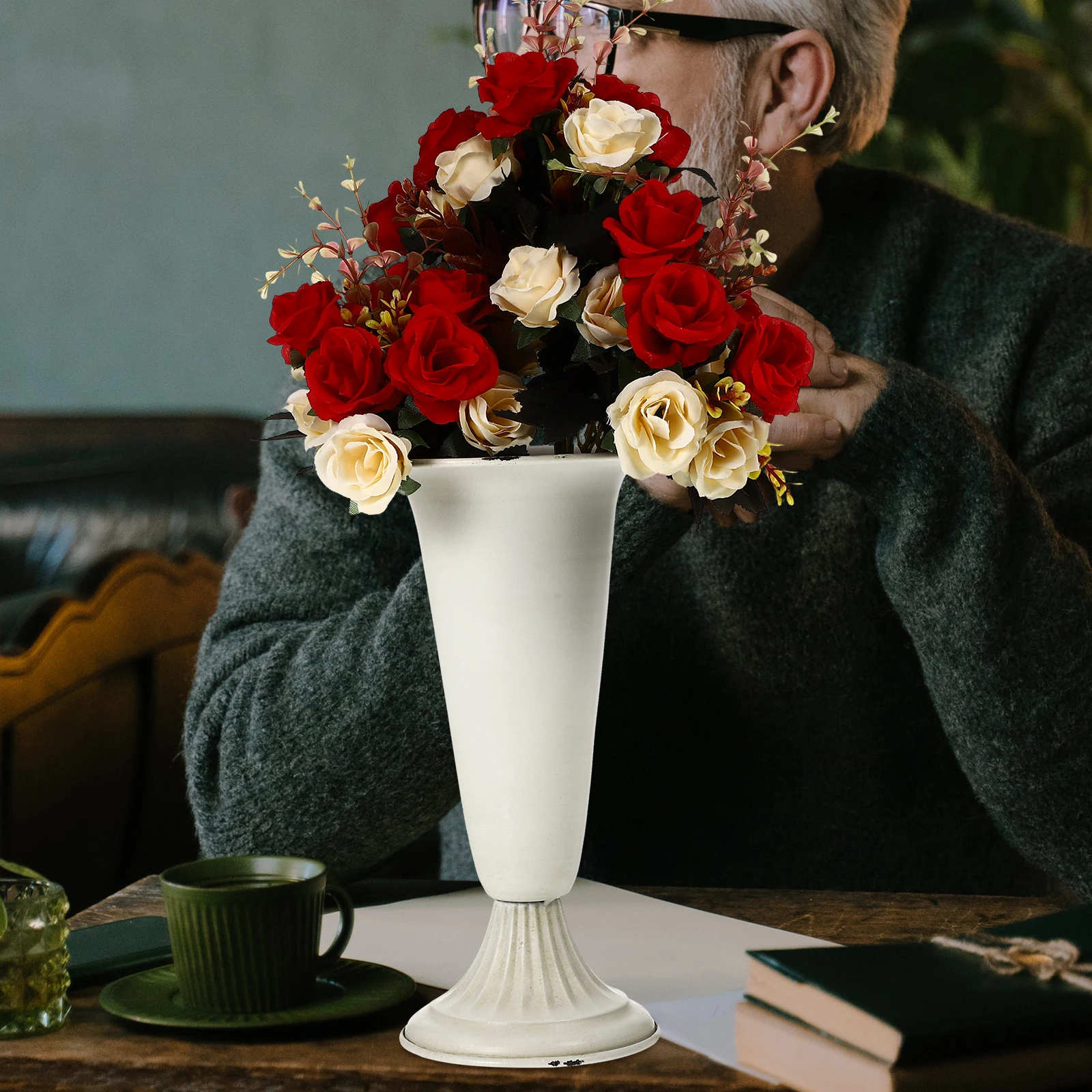 

Distressed Vase Decorative Flowerpot Iron Home Artware Compact Container For Fresh Dried Flowers