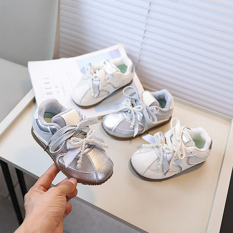 

Новинка 2023 года, теннисная обувь для девочек, дышащая детская школьная спортивная обувь с сеткой, модные лоскутные универсальные детские повседневные кроссовки для бега