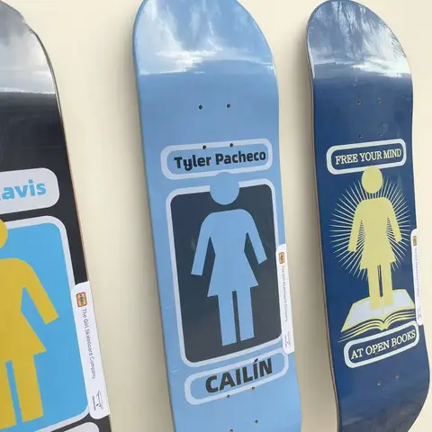 100% Canadian maple skateboard, 100% double rocker, available sizes (7.75, 8.0, 8.25, 8.375, 8.5 inches), 7-ply deck