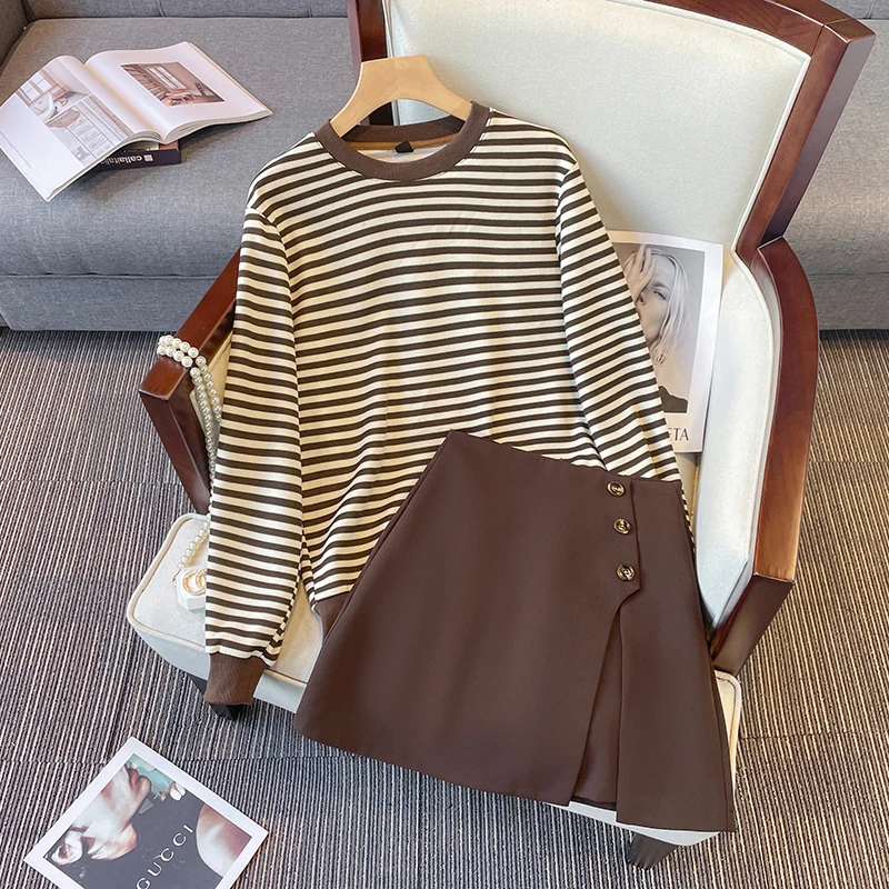 

Женский костюм с длинным рукавом и круглым вырезом, в полоску