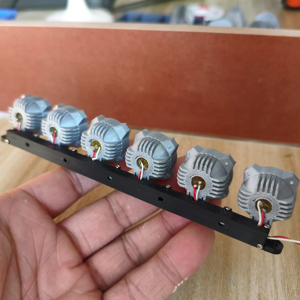 Projecteur LED de toit simulé KC, lumière supérieure pour voiture sur chenilles 1/10 RC TRX4 Defender Bronco AXIAL SCX10 90046 RC4WD D90 Jeep TRX6 G63