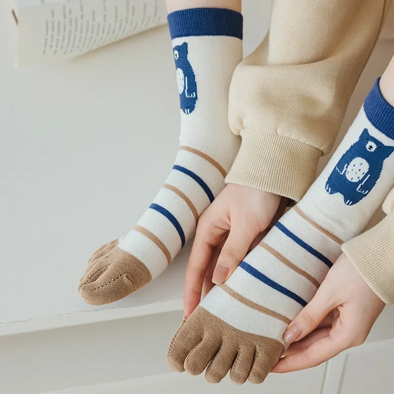 Combed cotton diamond stripe jacquard sweat-absorbing five-toe split cotton socks wholesale