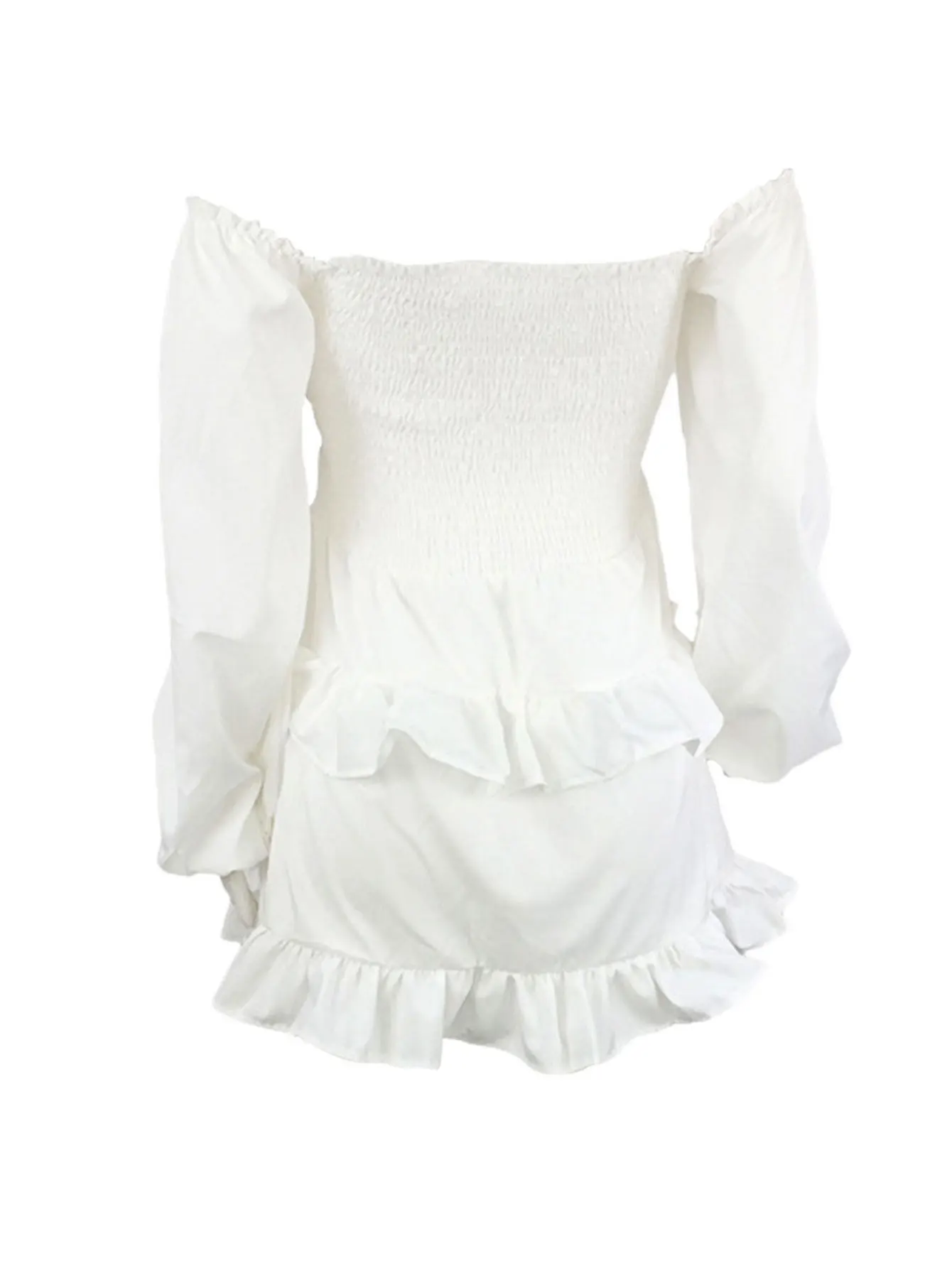 Vestido branco com amarração nas costas e saia em camadas, elegante e estiloso essencial de verão