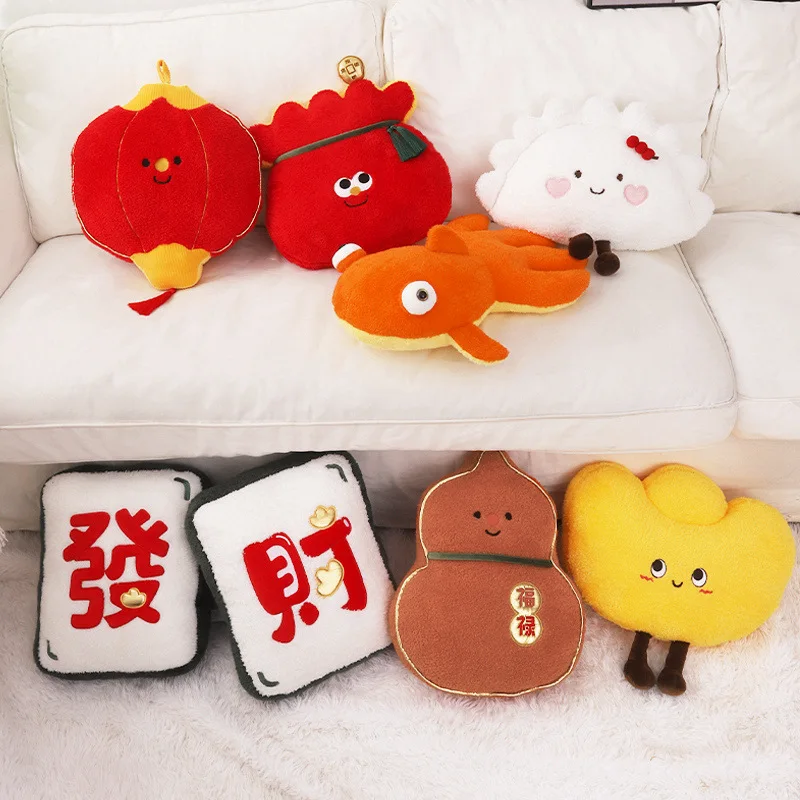 

Счастливая новогодняя плюшевая подушка и мягкая игрушка - движущийся дом, красная подушка Koi для дивана, гостиной, праздничное украшение, подарок