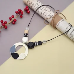 Women's Handmade Ethnic Style Wood Bead Necklace with Leaf Circle Pendant Vintage Chic Bohemian Necklace for Women Daily Wear