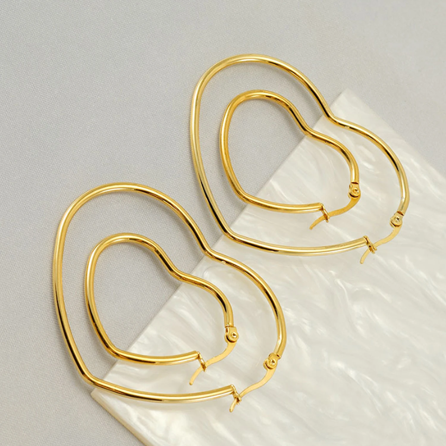 Modische Liebesohrringe aus Edelstahl, personalisierbar, leicht, luxuriös, hochwertige herzförmige Ohrringe, INS-Stil, Mädchenschmuck – Detail 2