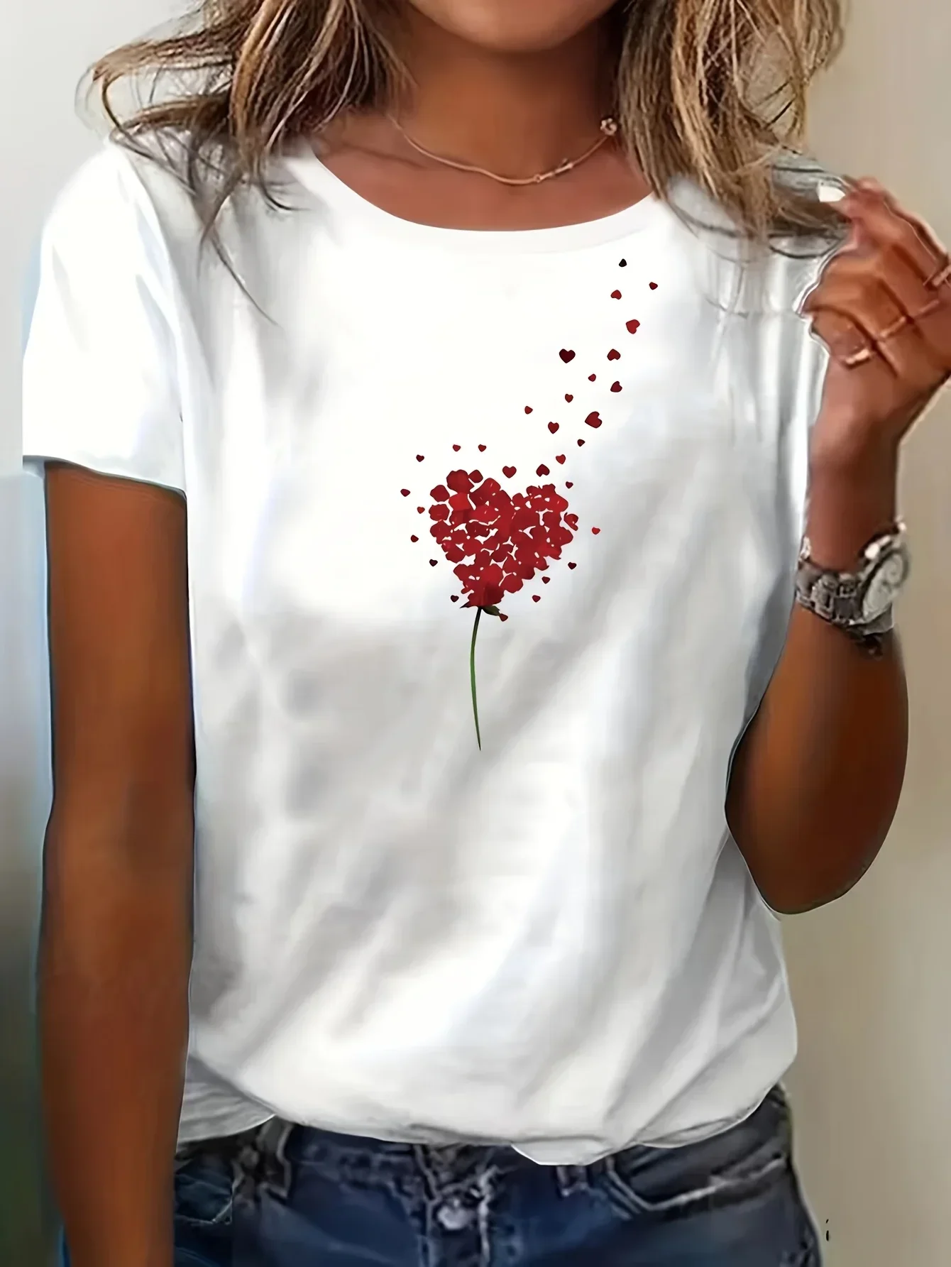 

Летняя повседневная одежда, женская футболка с принтом одуванчика в форме сердца, с коротким рукавом и круглым вырезом, женская модная футболка, одежда больших размеров