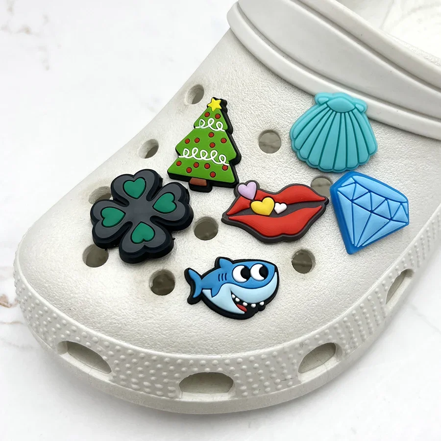 1pcs Diamond Shark PVC Shoe Charms Cartoon Shoes Button Badge Cute Lucky Clover Shape Clog Pins Sandals Shoes Accessories