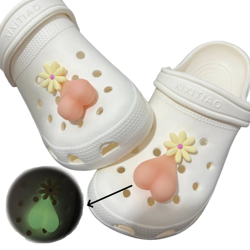 

2PCS of garden shoe accessories, unique shoe accessories, charm balls, eye-catching accessories