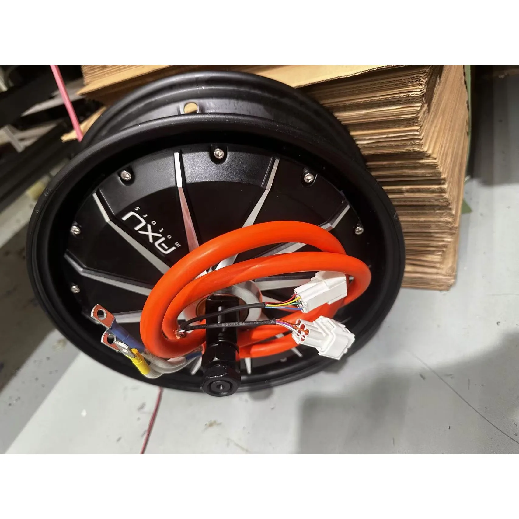 5 eenheden op voorraad te koop tegen een speciale prijs Vraag naar meer kortingen 12 inch borstelloze tandwielloze 3 kW naafmotor elektrische motorfiets