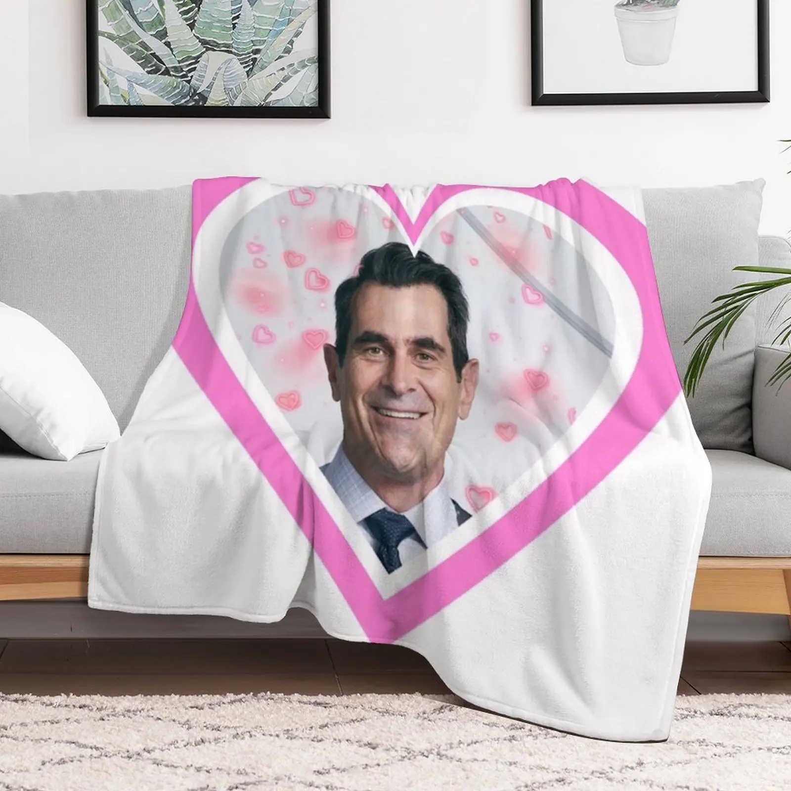 Modern family: Phil Dunphy heart Throw Blanket