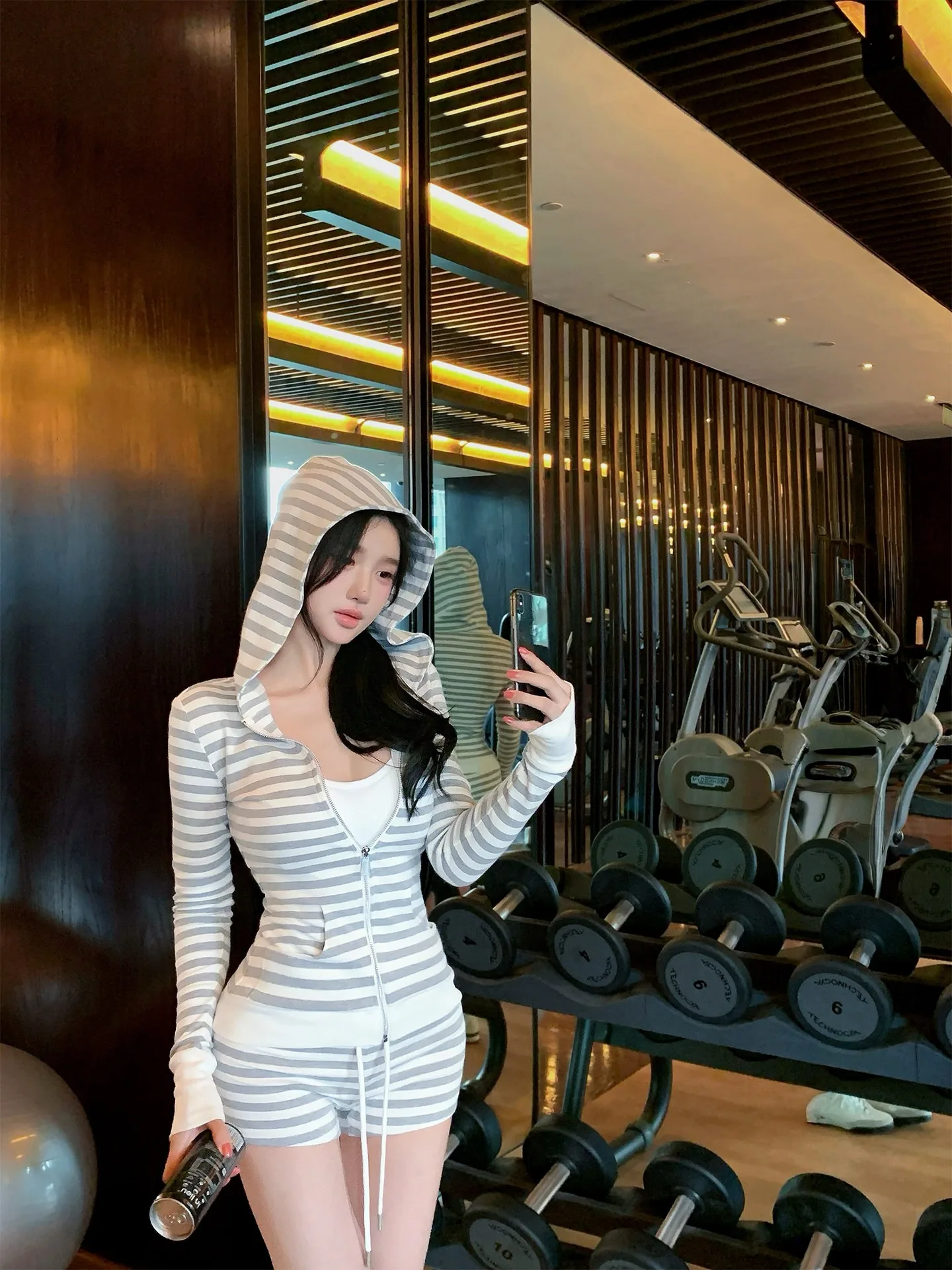 Gray-White Contrast Stripe Hooded Drawstring Top Slimming Shorts Sportswear Set Casual Loose Fit Sportswear Ensemble