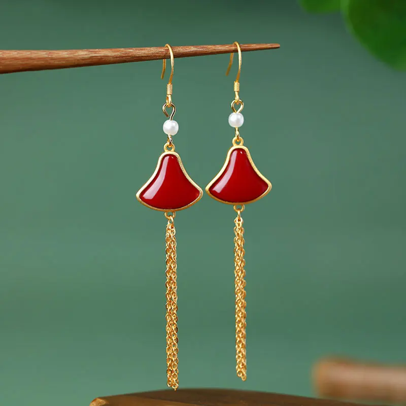 

High end long style embellishment face shaped fan-shaped small skirt imitating southern ruby ancient style tassel earrings