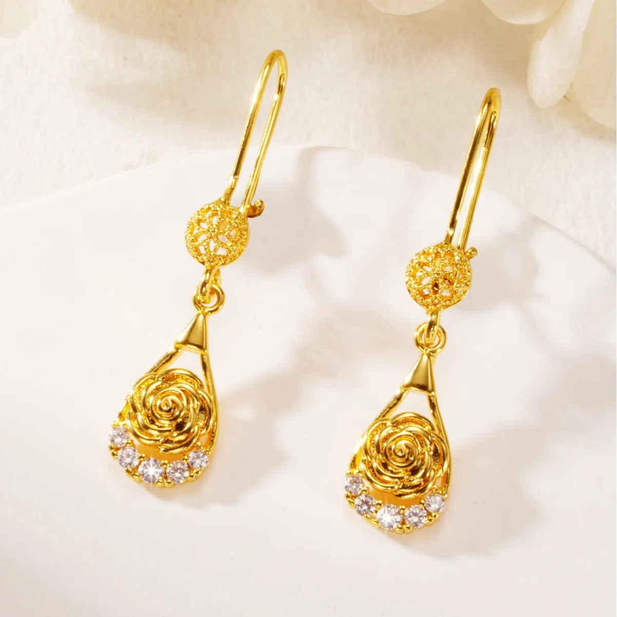 9999 gold flower earrings - luxurious and high-end style ear studs for women, a small and unique design, fashionable