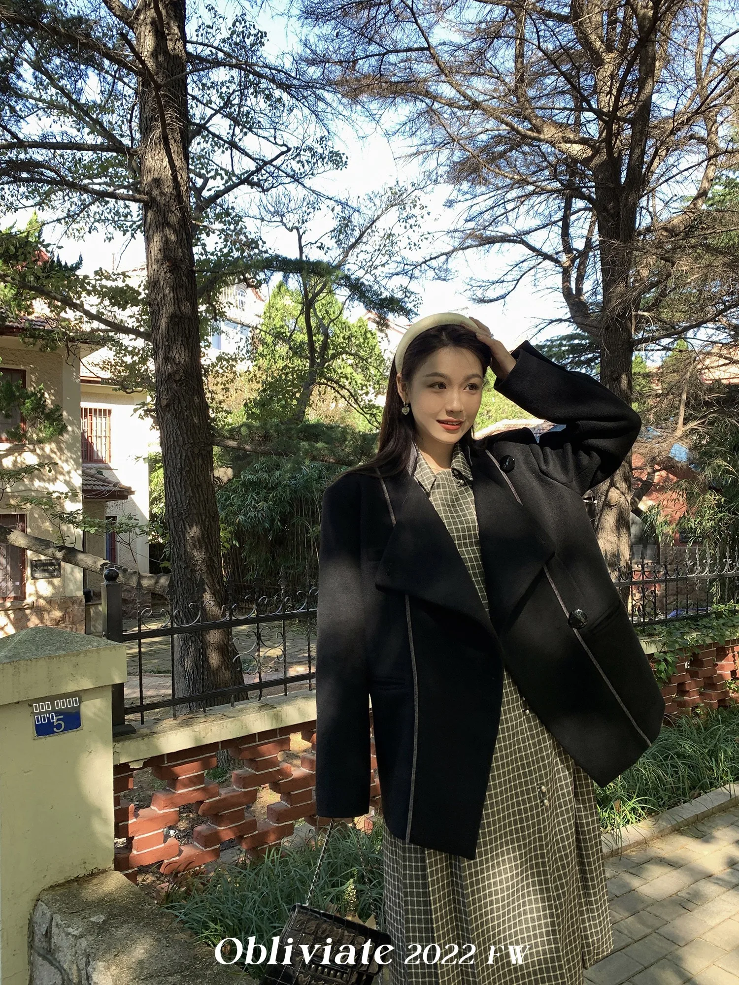 

Velvet Trim Woolen Vintage Coat with Two Buttons Texture Design by Kaigan Bookstore One Forget All Emp Corner