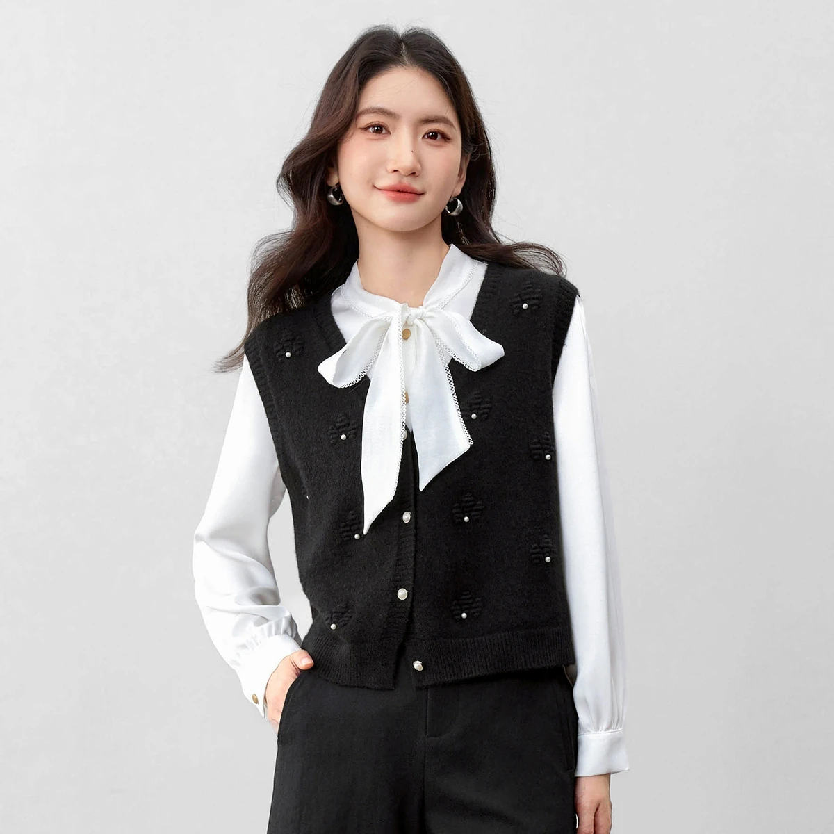 

SENTUBILA Women's Vests Elegant Floral Beading V-neck Knit Vest Autumn 2025 Casual Pearls Button Sleeveless Cardigan W53JB2692