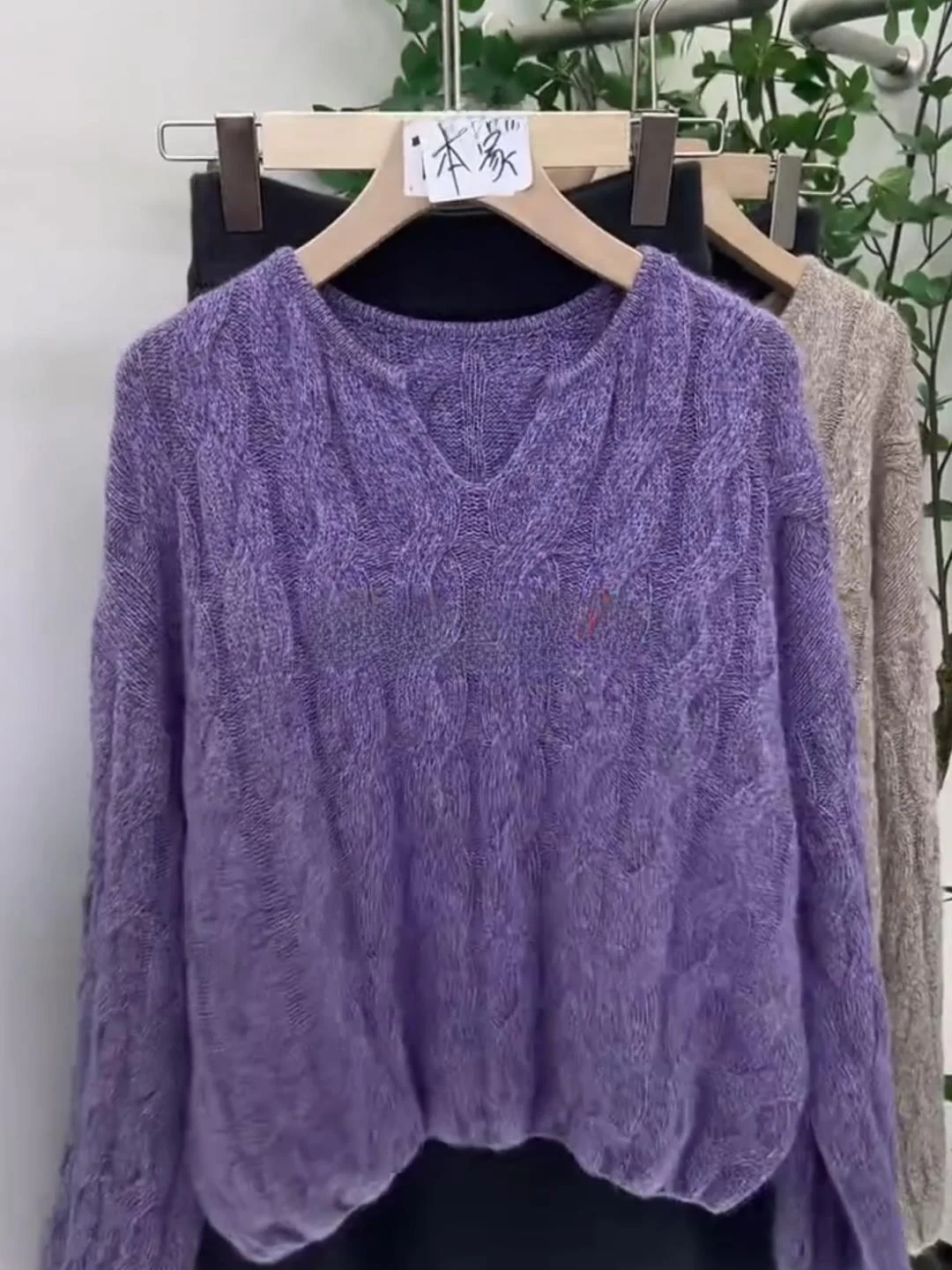 

Новый женский вязаный свитер на осень-зиму, длинный, свободный, стройнящий, модный, с V-образным вырезом, теплый, шерстяной, повседневный, удобный