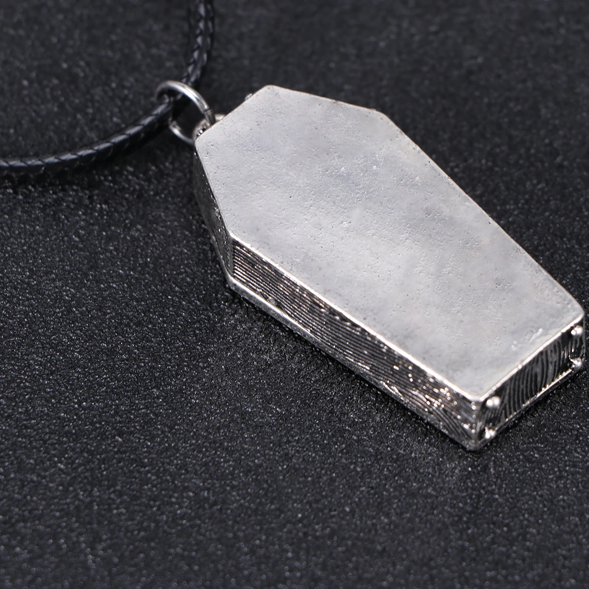 

Skull Necklace Casket Pendant Halloween Dark Locket Alloy Chain Women Punk Style Opens Charms Photo Beads Inside Safe Non Fade