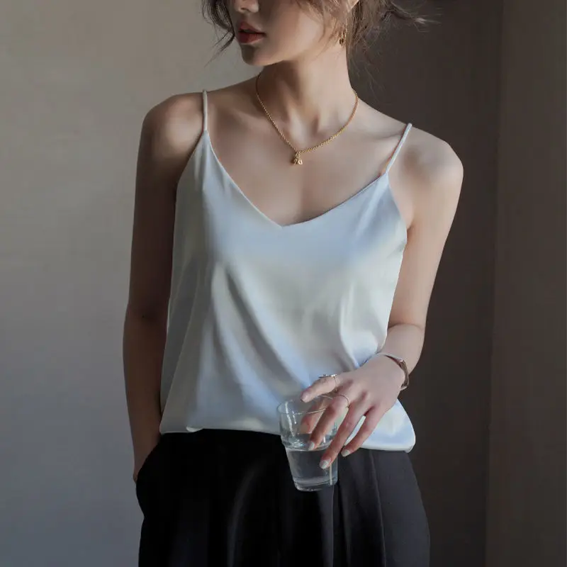 2026 Sommer Tank Tops Frauen Halter V-ausschnitt Grundlegende Weiß Cami Spaghetti Strap Top Ärmellose Satin Seide Frauen Leibchen