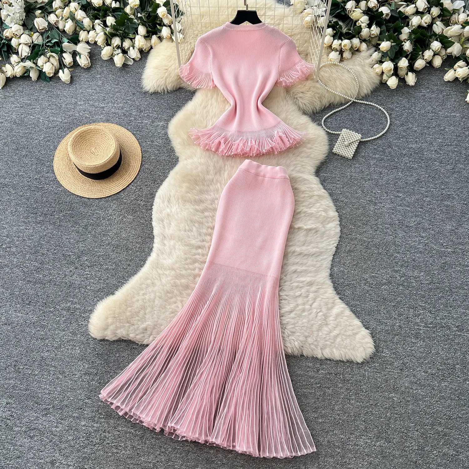 Elegante, gerüschte zweiteilige Stricksets, schicker Retro-Pullover mit schmaler Passform, hochtaillierter Trompetenrock, lässige Urlaubs- und Party-Sets.