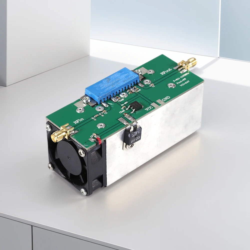 مضخم طاقة الترددات اللاسلكية 600-1100 ميجا هرتز كسب = 30dB Pout = 8 واط مع راديو بالوعة الحرارة أمبير مضخم للترددات اللاسلكية أمبير لراديو لحم الخنزير