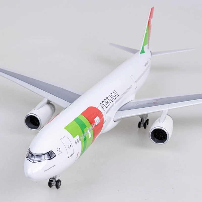 1:135 mock-up aircraft Airbus A330 Air Portugal Finished product Resin Boy Gift Model Hobby airliner Passenger plane