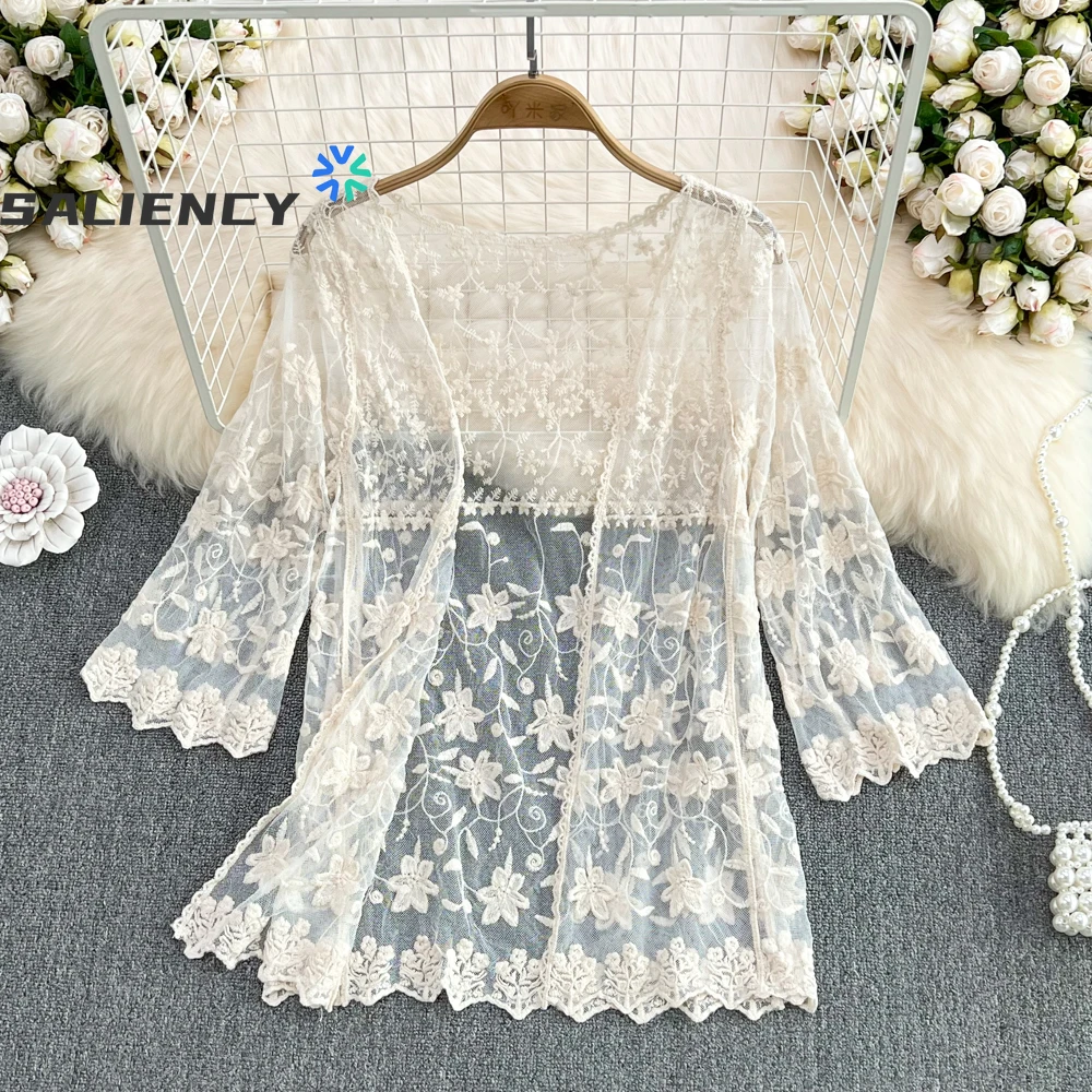 

2022 Summer Korean Loose Short Lace Shawl Tops Women Hollow Cardigan Jacket Seaside Holiday Lace Shirt Thin Sunscreen Top