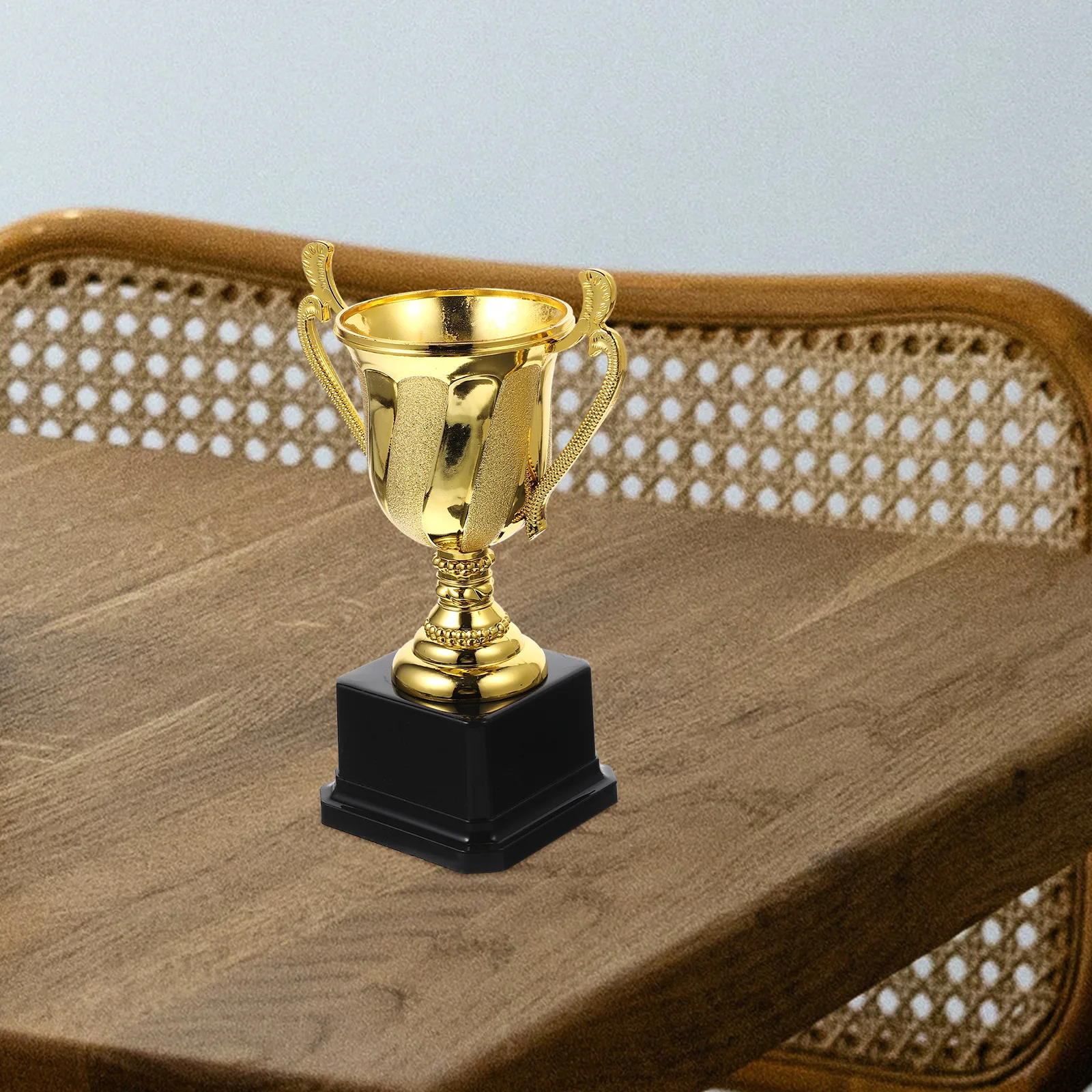 

Gold Plastic For Competition Awards Party Decorative Reward Desktop Trophy Customizable Name Trophy For Birthday Event