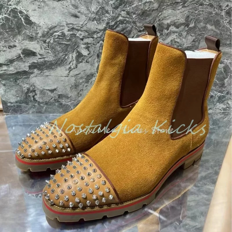 Retro Braune Wildleder Chelsea Stiefel Nieten Zehen Rindsleder Stiefeletten für Männer Streifen Metall Nieten Lässige Winter Wüstenstiefel